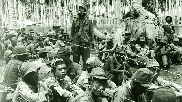 Japont vlen zajatci v tboe na ostrov Guadalcanal (kvten 1942)