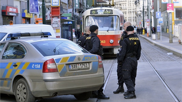 Práce na Národní t�íd� odhalily nevybuchlý granát.