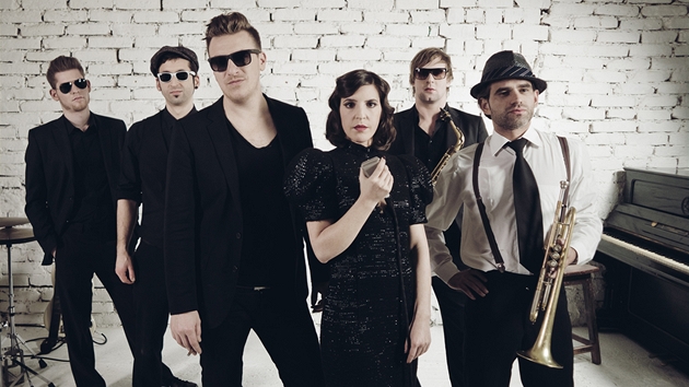 Parov Stelar Band dokzali, e elektronika me jt dohromady i se swingem. Jak dobe loni ukzali ve vyprodan Lucern. 