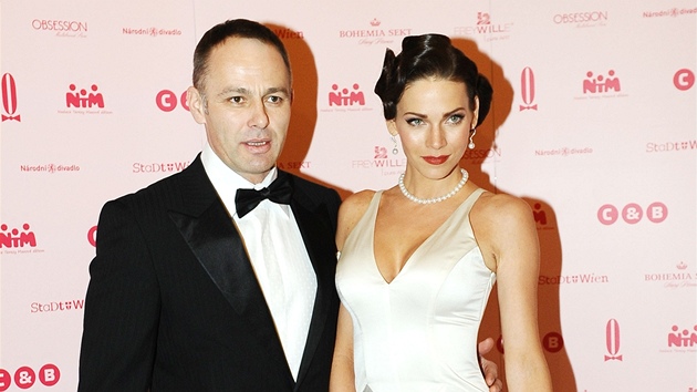 Ples v Ope�e 2013 - Andrea Vere�ov� a jej� man�el Daniel Volopich