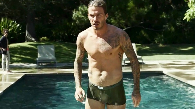 David Beckham si v klipu i zaplaval.