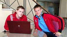 Spar�anský branká� Tomá� Vaclík (vpravo) s redaktorem Petrem �edivým.