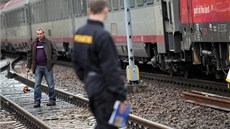 V Adamov� na Blanensku jel vlak EuroCity po koleji, na které stál osobák.