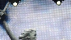 Ruský prezident Vladimir Putin promlouvá k davu na koncert� k p�íle�itosti 70.