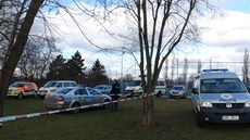 Policie prohledává okolí hi v ulici Nad Pekakou na Kavích horách, kde byl