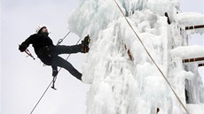 Letos potvrté vyrobili ledolezci z Liberecka dvanáct metr vysoký rampouch, který slouí od pátku k závodm i tréninku.