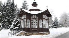 Jenom kdy� se podíváte na název téhle stavby: Pitný pavilon... Dýchne na vás