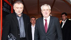 Nově zvolený prezident Miloš Zeman začal úřadovat ve své kanceláři nedaleko od