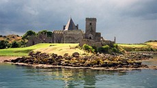 Úspný uchaze bude ít vedle stedovkého opatství v malebném domku od bezna