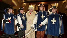 Petr Dodal (uprost�ed) a mu�ketý�i (zleva) Josef Vojtek, Stanislav Hlo�ek, Petr