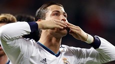 Cristiano Ronaldo z Realu Madrid slaví gól proti Seville, 