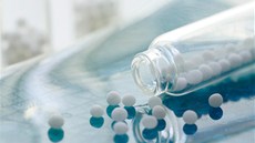 Homeopatické p�ípravky se pou�ívají nap�í� mnoha léka�skými obory (ilustra�ní snímek).