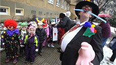 Dti se poslední dny uily vechno o faanku, veselí, pochovávání basy i pstu,...