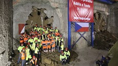 Dvojitá proráka ve stanici Dejvická pedstavovala velký dvod k oslavám.