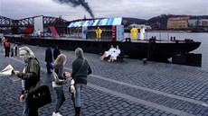 Architekti vybudují své lázn� na lodi na Ra�ínov� náb�e�í v Praze.