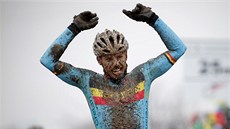 Belgický cyklokrosa Sven Nijs se v americkém Louisville stává mistrem svta.