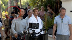 David Beckham a Guy Ritchie pi natáení reklamy pro H&M. V pozadí je vidt...