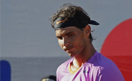 NESPOKOJENÝ. panlský tenista Rafael Nadal ve finále turnaje ve Via del Mar.