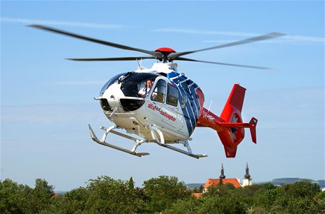 Zrannou dívku pevezl vrtulník do brnnské nemocnice.