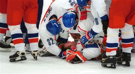 etí hokejisté se radují po vítzství v olympijském hokejovém turnaji v