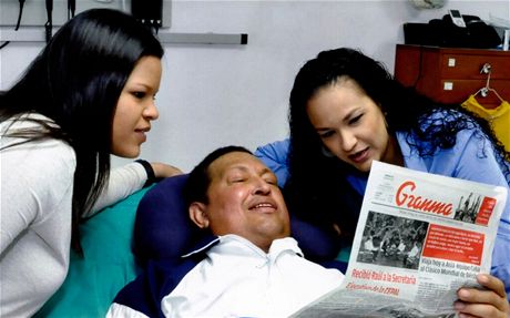 Venezuelský prezident Hugo Chávez si na nemocniním lku v kubánské Havan te