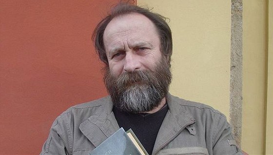 Ivan Wernisch, ijící legenda, básník a guru vlastní odrdy postmoderní poezie, mystifikátor...