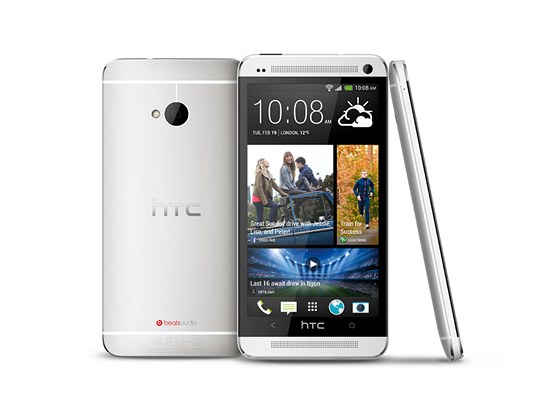 I japonské HTC One má slot pro paměťovou kartu. Evropská verze nikoliv -  iDNES.cz