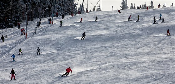 Města, obce a podnikatelé v okolí zimních středisek Jizerských hor se chtějí stát jedním horským centrem. (ilustrační snímek)