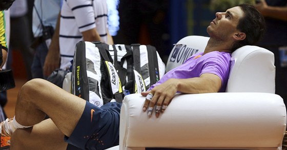VÍTZ. Rafael Nadal po triumfu na turnaji v Sao Paulu. Kolena, která ho trápila