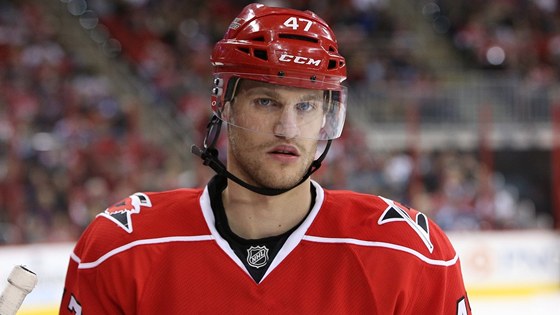 Michal Jordán má za sebou v dresu Caroliny premiéru v NHL.