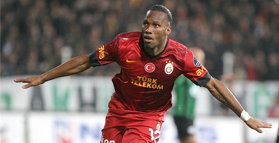 KANONÝR V TURECKU. Útoník Didier Drogba slaví gól v dresu Galatasaraye