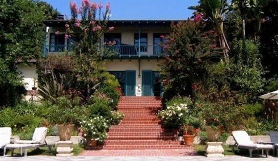 Sídlo Helen Mirrenové leí v Hollywood Hills v Kalifornii a je postavené ve...