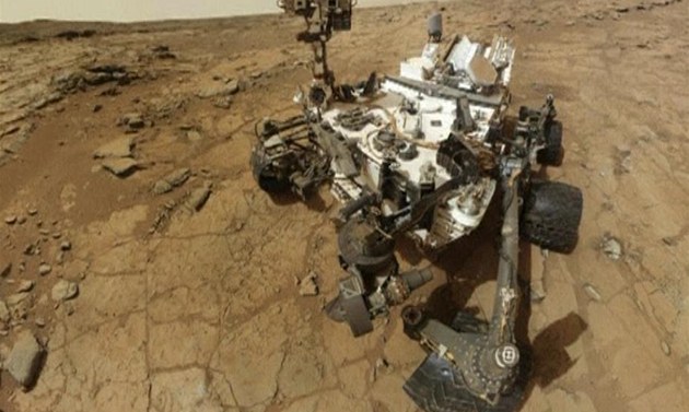 Sonda Curiosity na Marsu odebrala vzorek horniny.