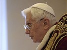 Pape Benedikt XVI. bhem klíové konzistoe, na ní oznámil svou rezignaci....