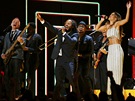 Grammy za rok 2012 - Sting, Ziggy Marley, Bruno Mars a Rihanna pi poct Bobu...