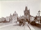 Povoz ped Staromstskou mosteckou ví, kolem 1908. Foto F. J. Trojan