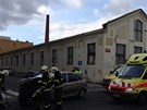 Pi stetu dvou aut v Praze na Smíchov se zranili dva lidé.