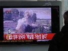 Po pravděpodobném jaderném testu vysílala jihokorejská televize (muž na snímku