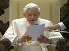 Pape poprvé od rezignace promluvil k vícím.