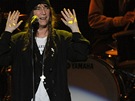 Patti Smith zazpívala hit Because the Night, který pro ni Springsteen napsal. 
