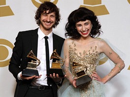 Grammy za rok 2012 - Gotye a Kimbra s cenami za vystoupení k písni Somebody...