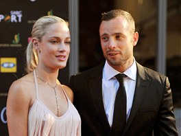 Oscar Pistorius a Reeva Steenkampová na spoleenské akci v Johannesburgu (4....