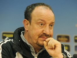 Trenér FC Chelsea Rafael Benítez na tiskové konferenci ped utkáním play off...