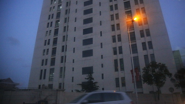 Dvanctipatrov budova na kraji anghaje, ze kter podle americk studie operuj nt hackei. (19. nora 2013)