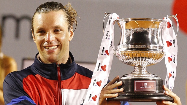 Argentinec Horacio Zeballos s trofej pro vtze na turnaji ve Via del Mar.