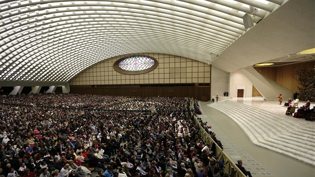 Pape Benedikt XVI. promlouv k vcm bhem kadotdenn audience ve Vatiknu (13. nora 2012)
