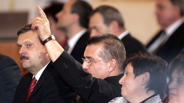 Poslanec SSD Even Sntil pi prezidentsk volb na Praskm hrad hlasoval pro Vclava Klause. (15. nora 2008)