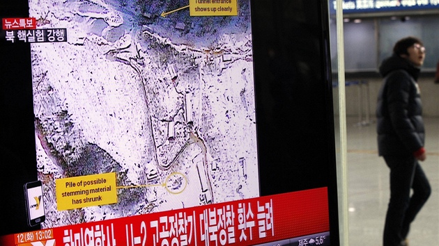 Jeden z pasar na ndra v jihokorejsk metropoli Soulu prochz kolem obrazovky se zpravodajstvm z pravdpodobnho severokorejskho jadernho testu. Otes ml magnitudo 4,9 - piblin stejn jako nejvt otes, zaznamenan na zem esk republiky (ten ml slu 4,7).