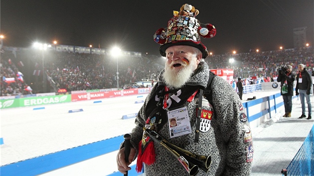Norbert Starke je fanoušek Německa. Z odznáčků na klobouku je patrné, na jakých šampionátech už byl. 