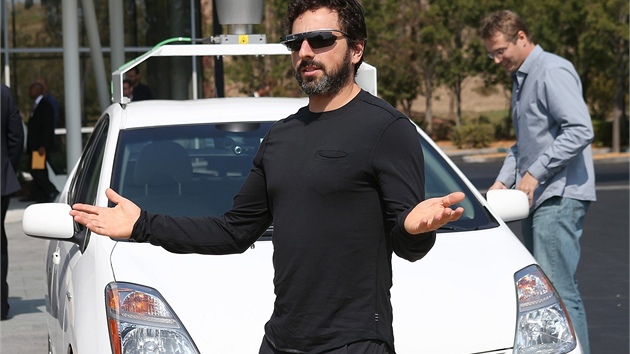 Sergey Brin chválí Google auto bez řidiče.